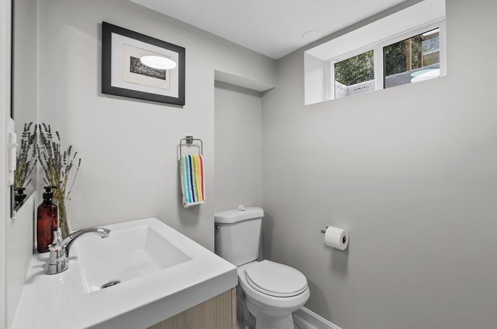 128 Shirley Blvd, Cranston RI 02910-3326 exterior