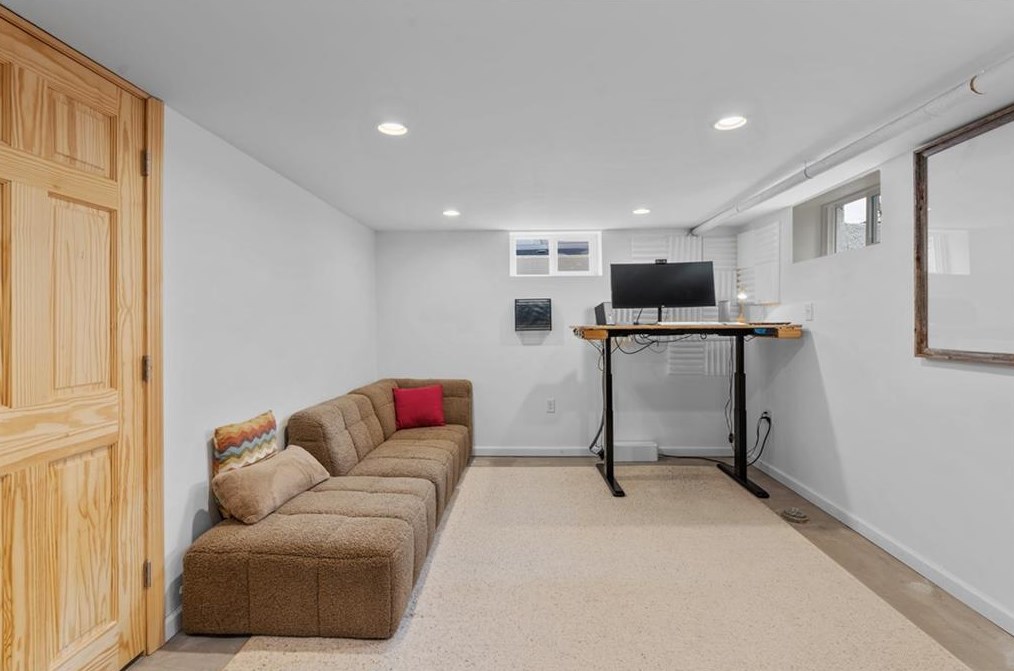 128 Shirley Blvd, Cranston RI 02910-3326 exterior