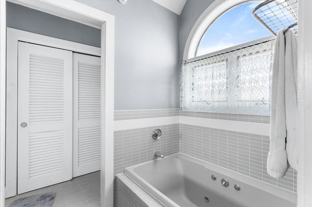 179 Taylor Rd, Portsmouth RI  02871-5416 exterior