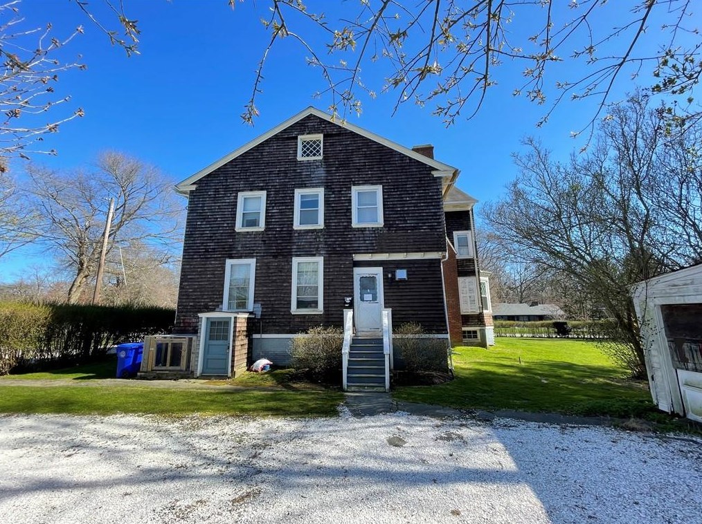 45 Woodlawn Ave, Bristol RI  02809-3009 exterior
