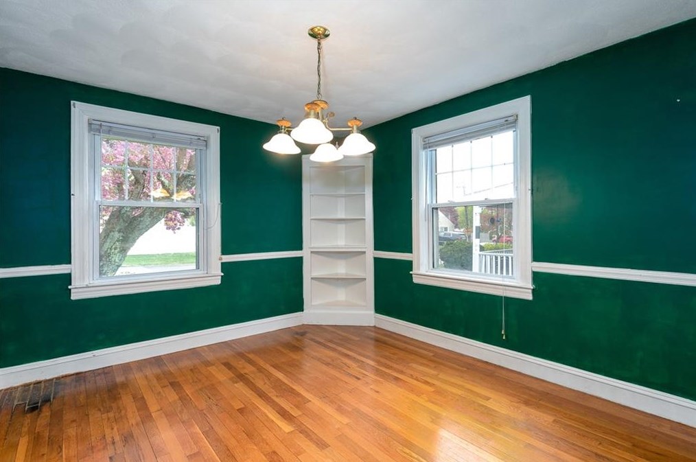 11 Fairway Dr, Cranston RI 02920-2610 exterior