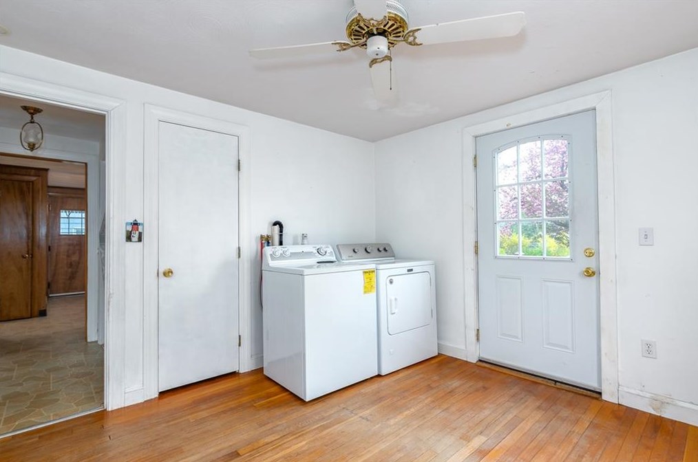 11 Fairway Dr, Cranston RI 02920-2610 exterior