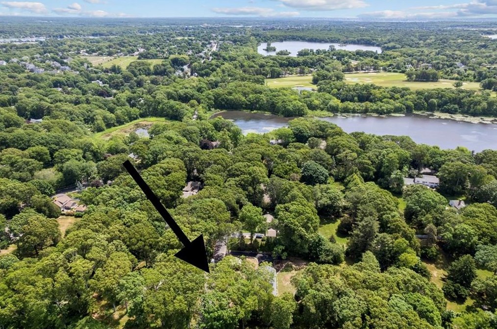 5 Echo Dr, Barrington RI  02806-2807 exterior