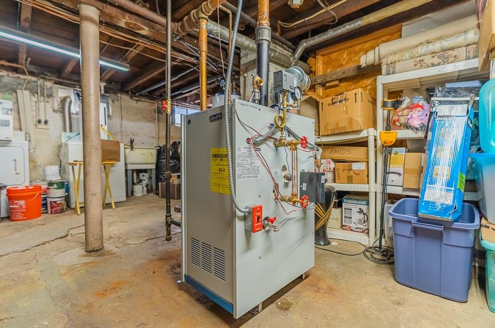 120 Frst Ave, Cranston RI 02910-5510 exterior