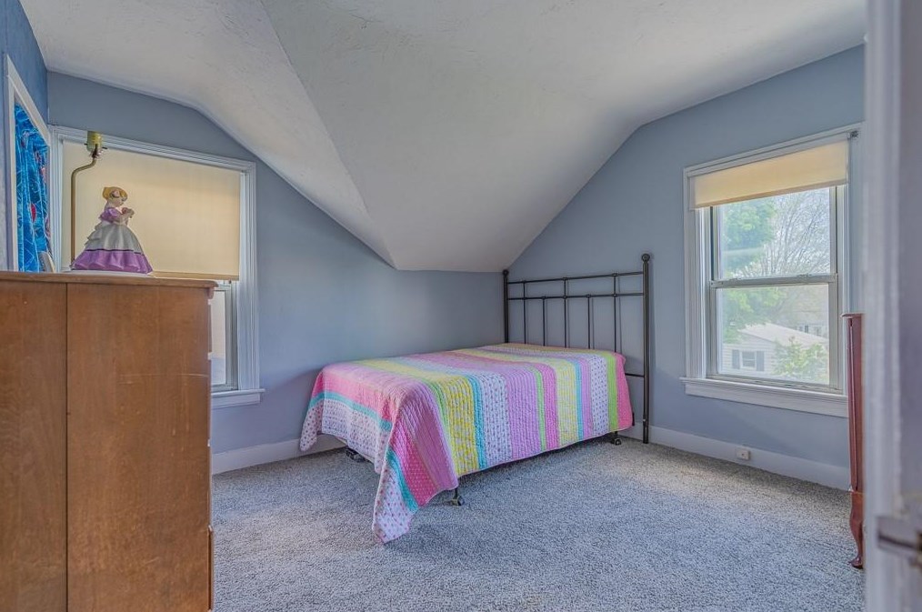 120 Frst Ave, Cranston RI 02910-5510 exterior