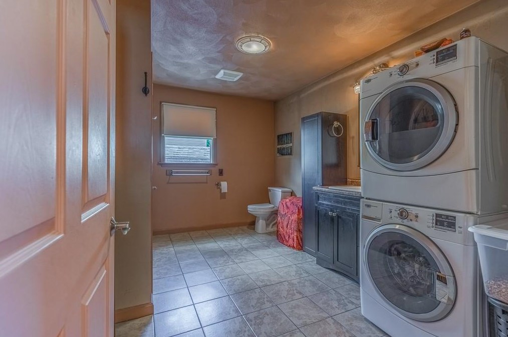 120 Frst Ave, Cranston RI 02910-5510 exterior