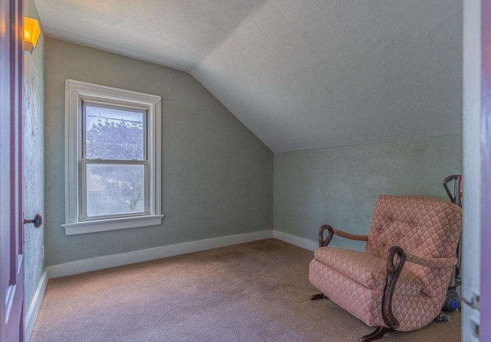 120 Frst Ave, Cranston RI 02910-5510 exterior