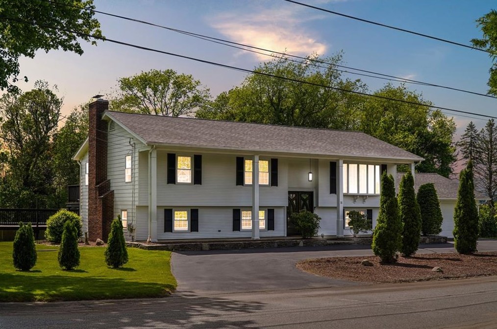 11 Set N Sun Dr, Scituate RI  02831-1828 exterior