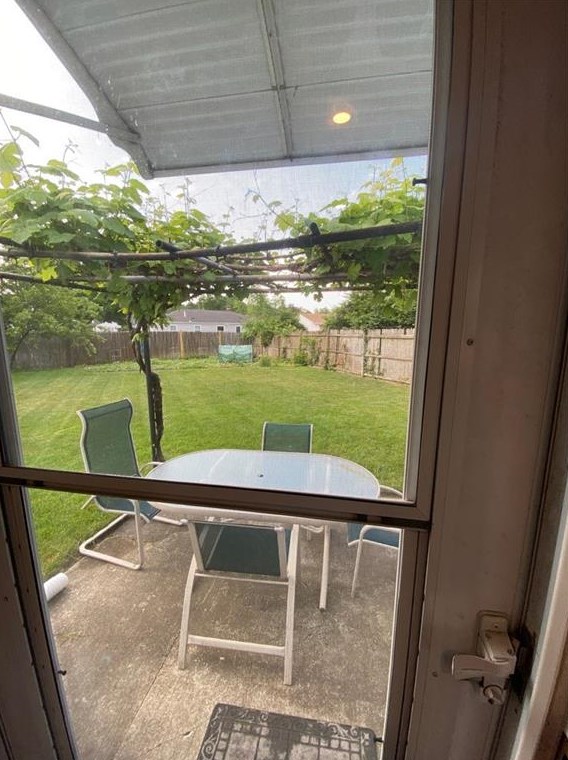 117 Eden Crest Dr, Cranston RI  02920-8145 exterior