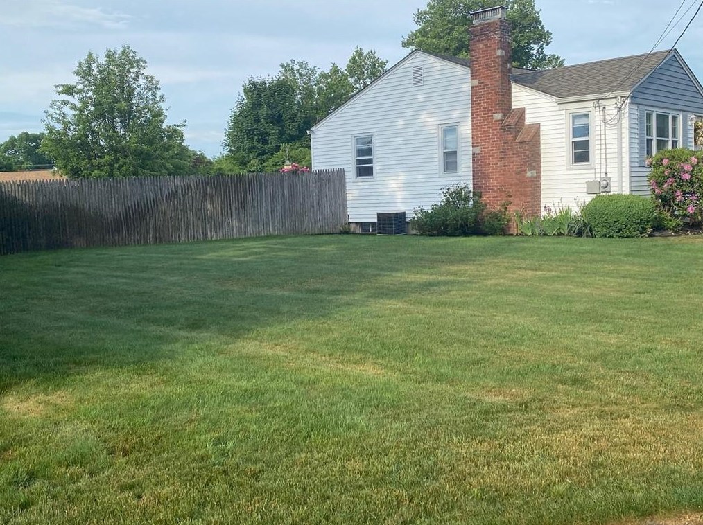 117 Eden Crest Dr, Cranston RI  02920-8145 exterior