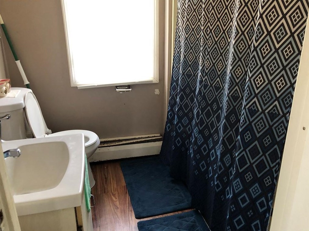 31 Casino Ave, Cranston RI 02920-6901 exterior