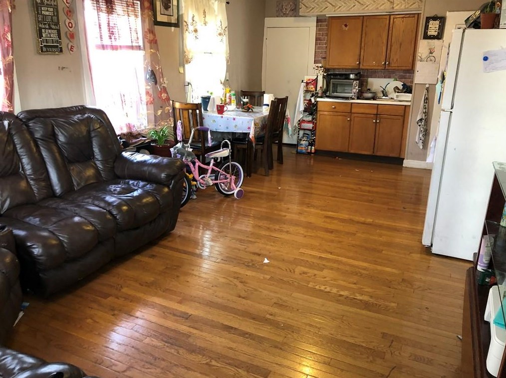 31 Casino Ave, Cranston RI 02920-6901 exterior