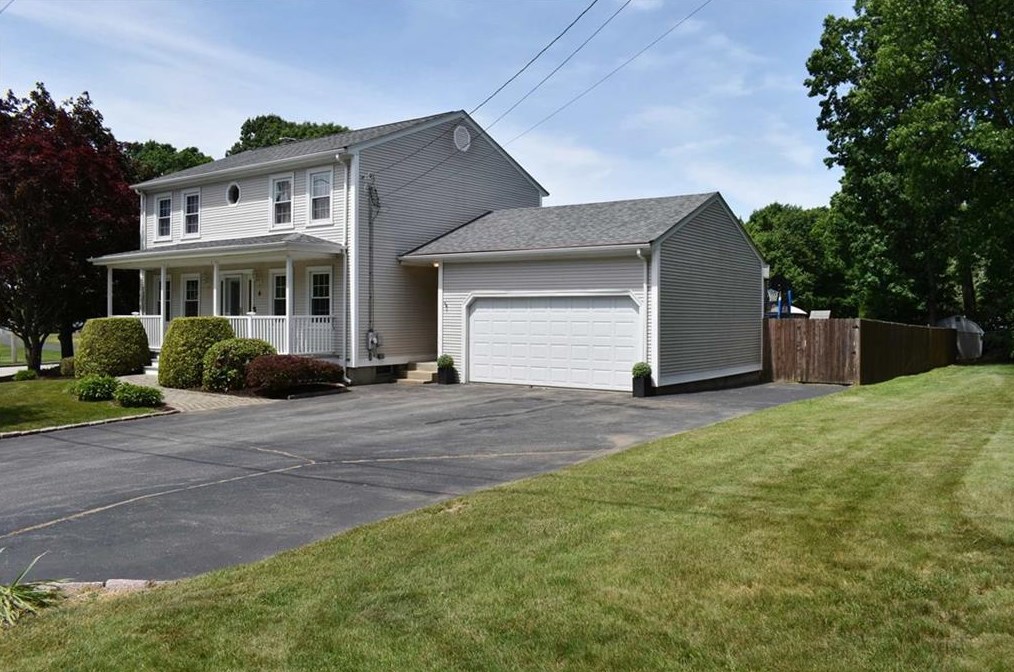 4 Vincent Way, Cranston RI  02921-2575 exterior