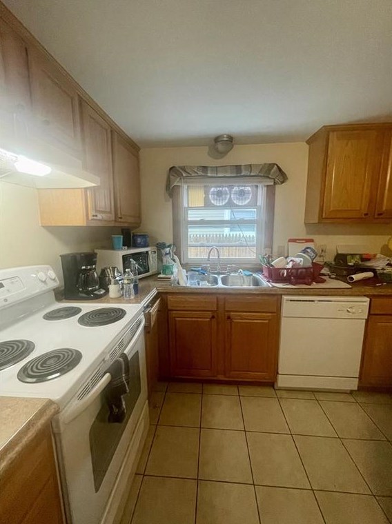 780 Cottage St, Pawtucket RI 02861-1204 exterior
