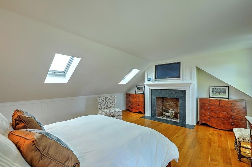 443 Barneys Joy Rd, Dartmouth MA 02748-1323 exterior