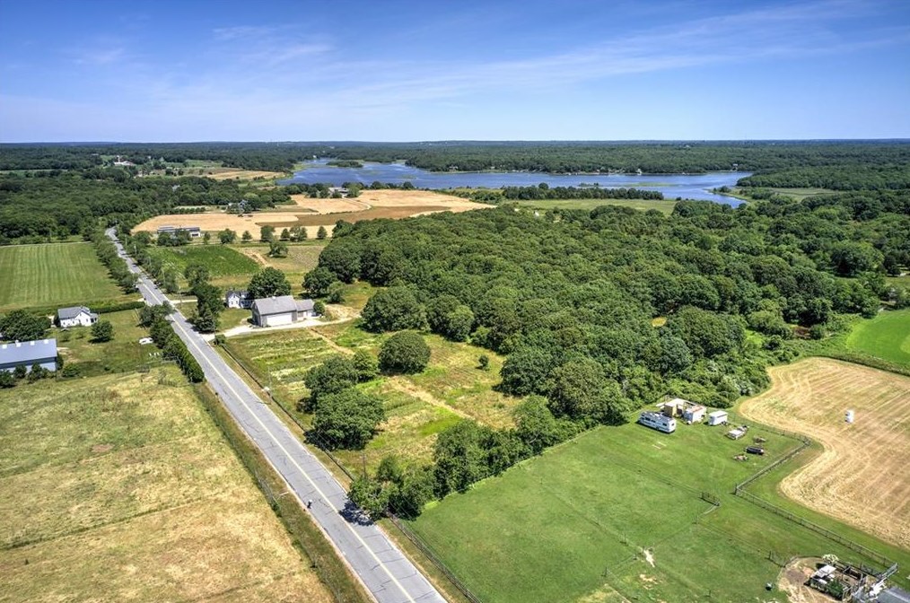 443 Barneys Joy Rd, Dartmouth MA 02748-1323 exterior