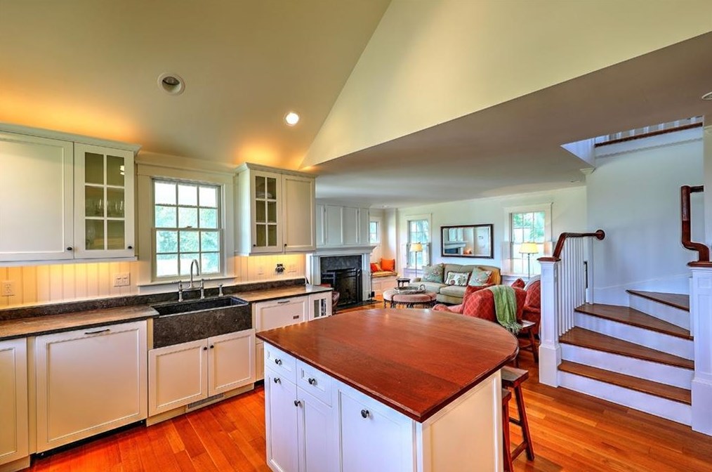 443 Barneys Joy Rd, Dartmouth MA 02748-1323 exterior