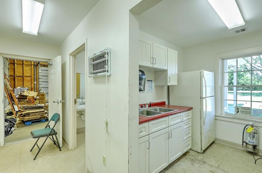 443 Barneys Joy Rd, Dartmouth MA 02748-1323 exterior