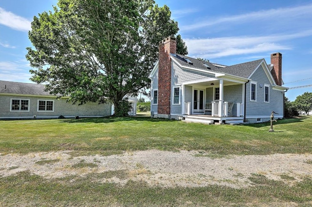 443 Barneys Joy Rd, Dartmouth MA 02748-1323 exterior