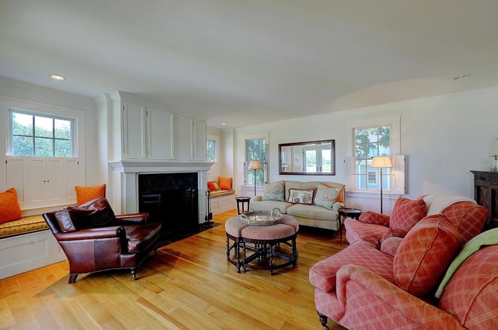 443 Barneys Joy Rd, Dartmouth MA 02748-1323 exterior