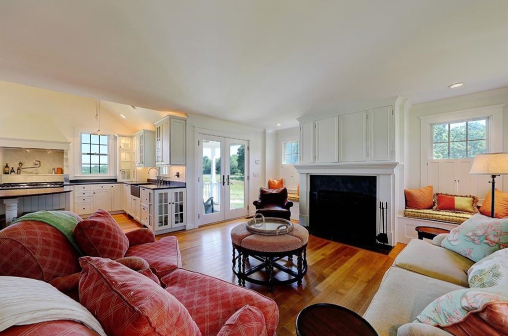 443 Barneys Joy Rd, Dartmouth MA 02748-1323 exterior