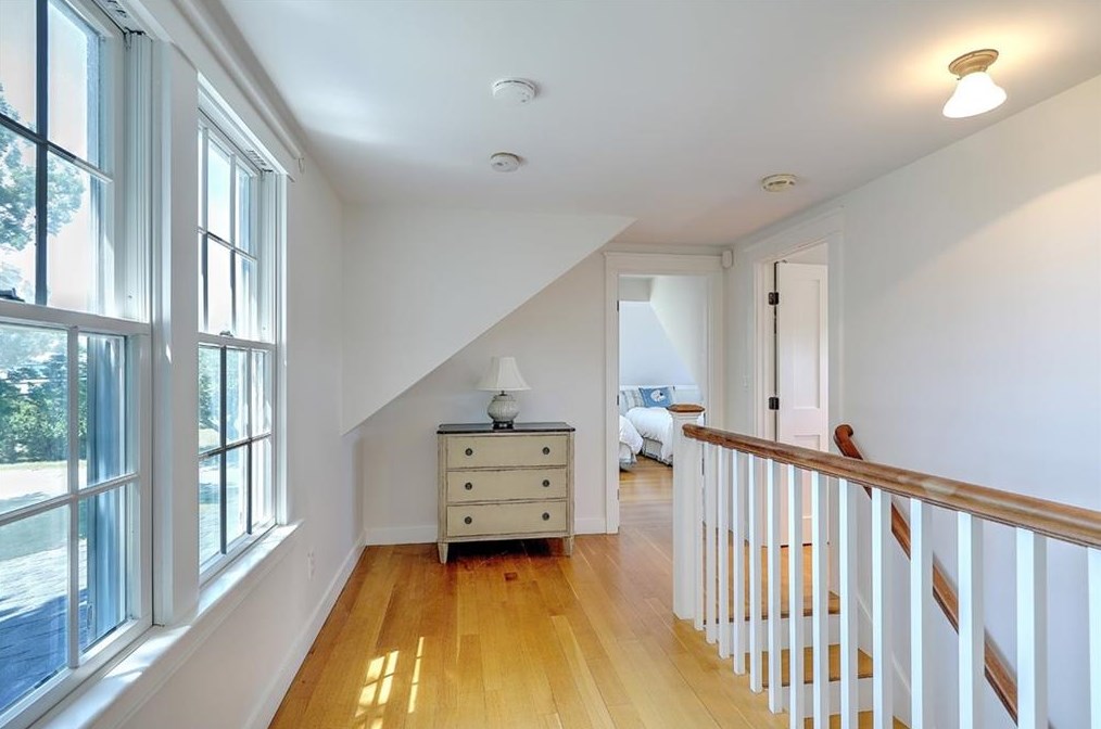 443 Barneys Joy Rd, Dartmouth MA 02748-1323 exterior