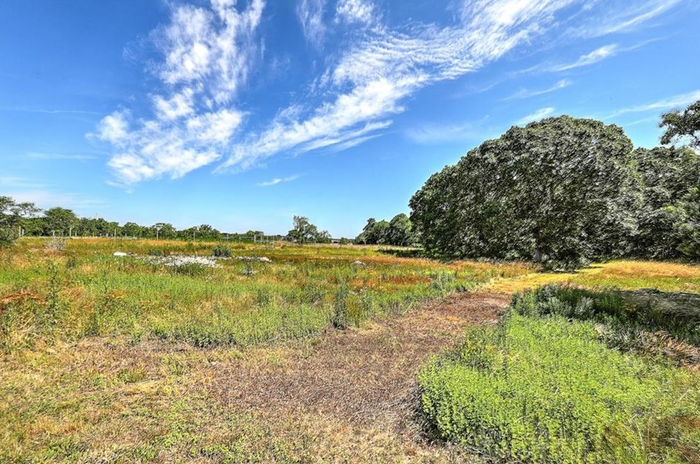 443 Barneys Joy Rd, Dartmouth MA 02748-1323 exterior