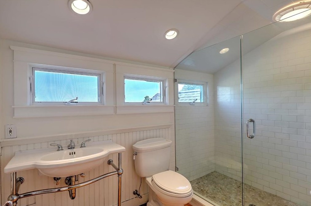 443 Barneys Joy Rd, Dartmouth MA 02748-1323 exterior