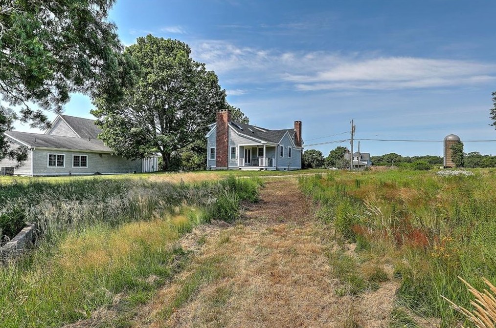 443 Barneys Joy Rd, Dartmouth MA 02748-1323 exterior