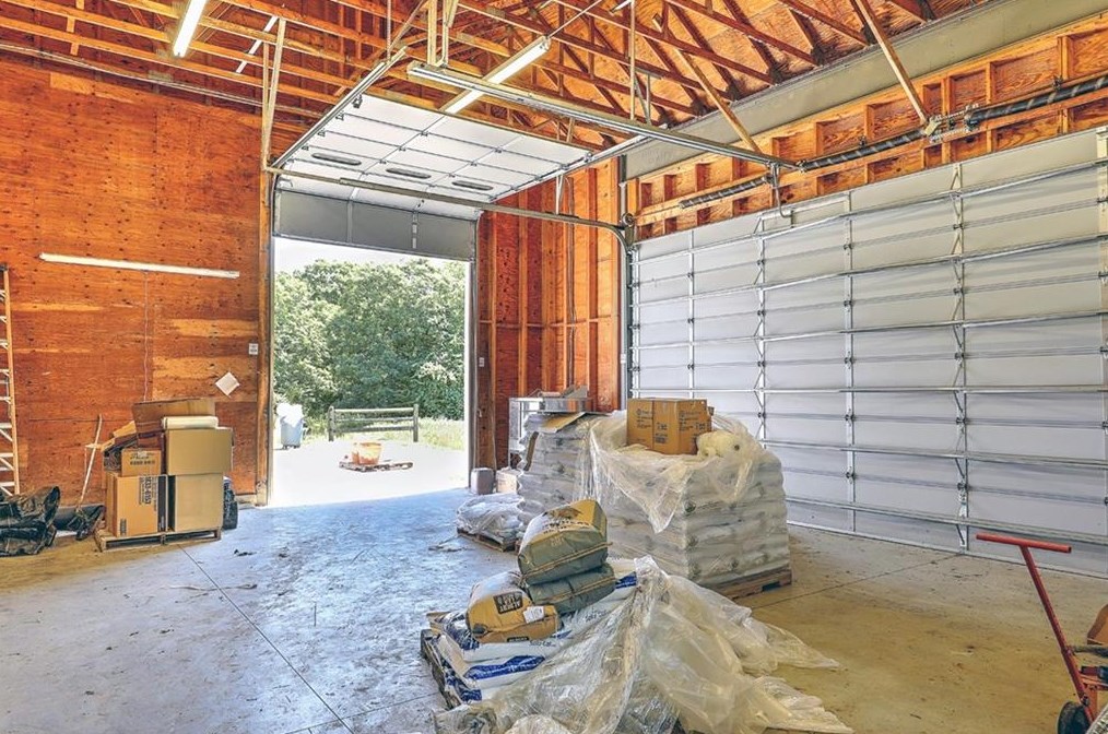 443 Barneys Joy Rd, Dartmouth MA 02748-1323 exterior