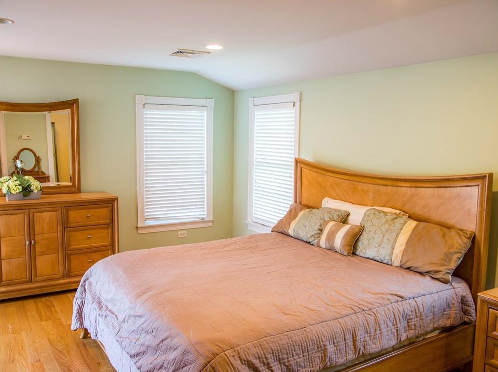 90 Cole St, Jamestown RI 02835-1325 exterior