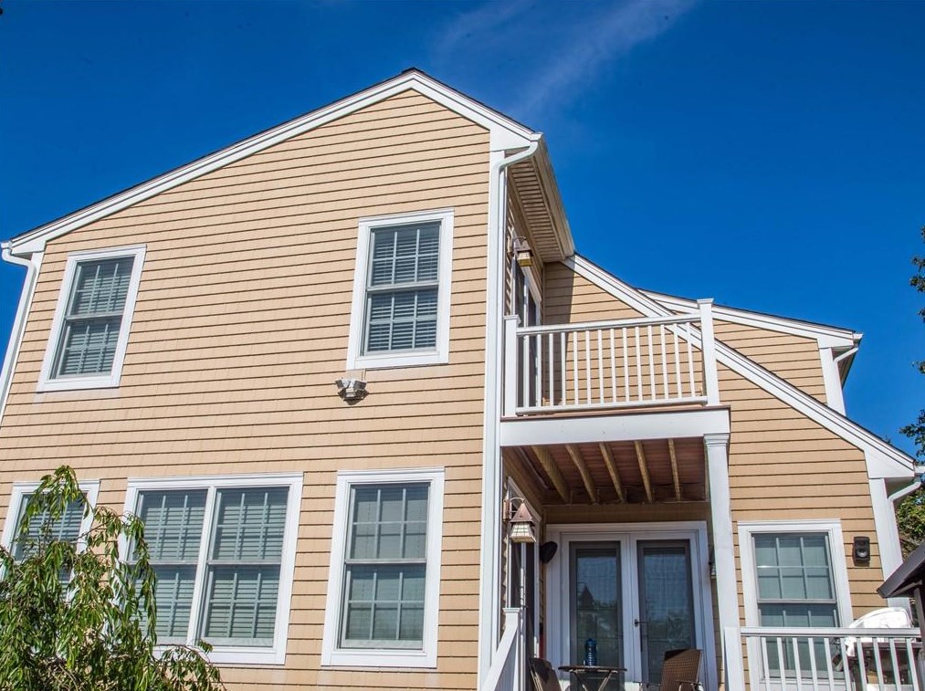 90 Cole St, Jamestown RI 02835-1325 exterior