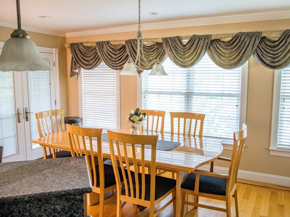 90 Cole St, Jamestown RI 02835-1325 exterior