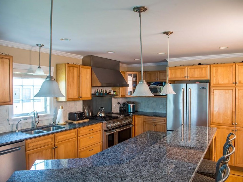 90 Cole St, Jamestown RI 02835-1325 exterior