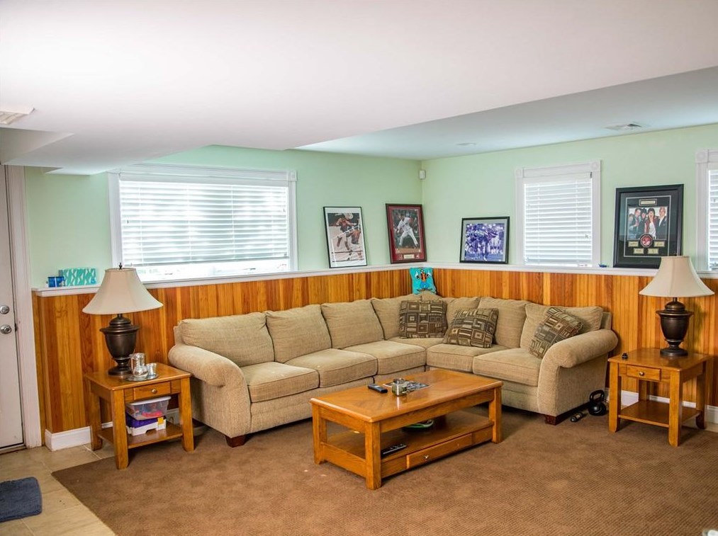 90 Cole St, Jamestown RI 02835-1325 exterior