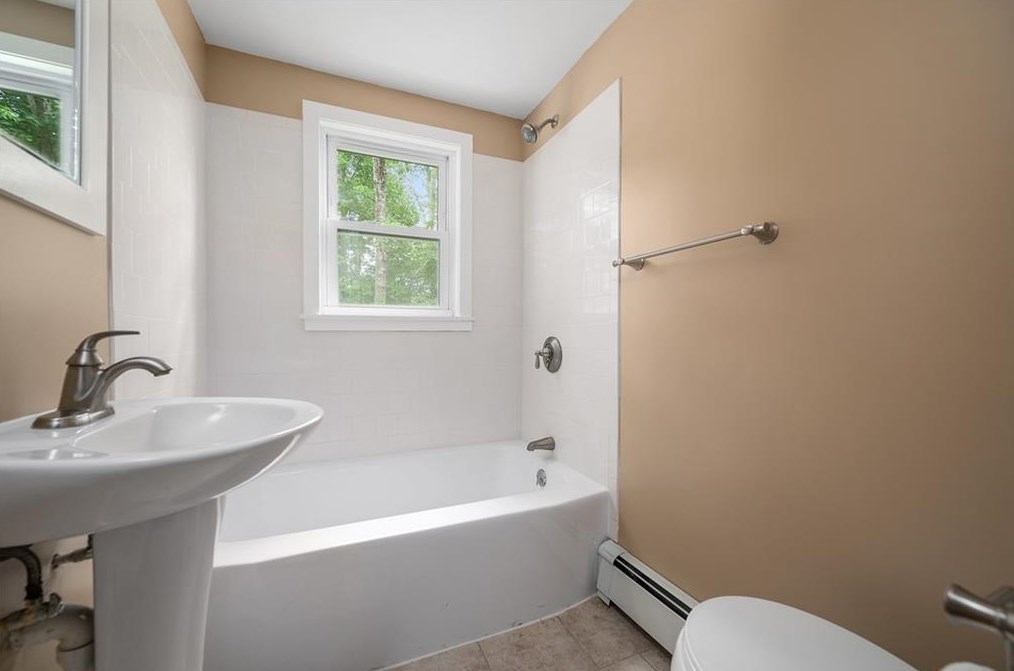 439 Farnum Pike, Smithfield RI 02917-3203 exterior