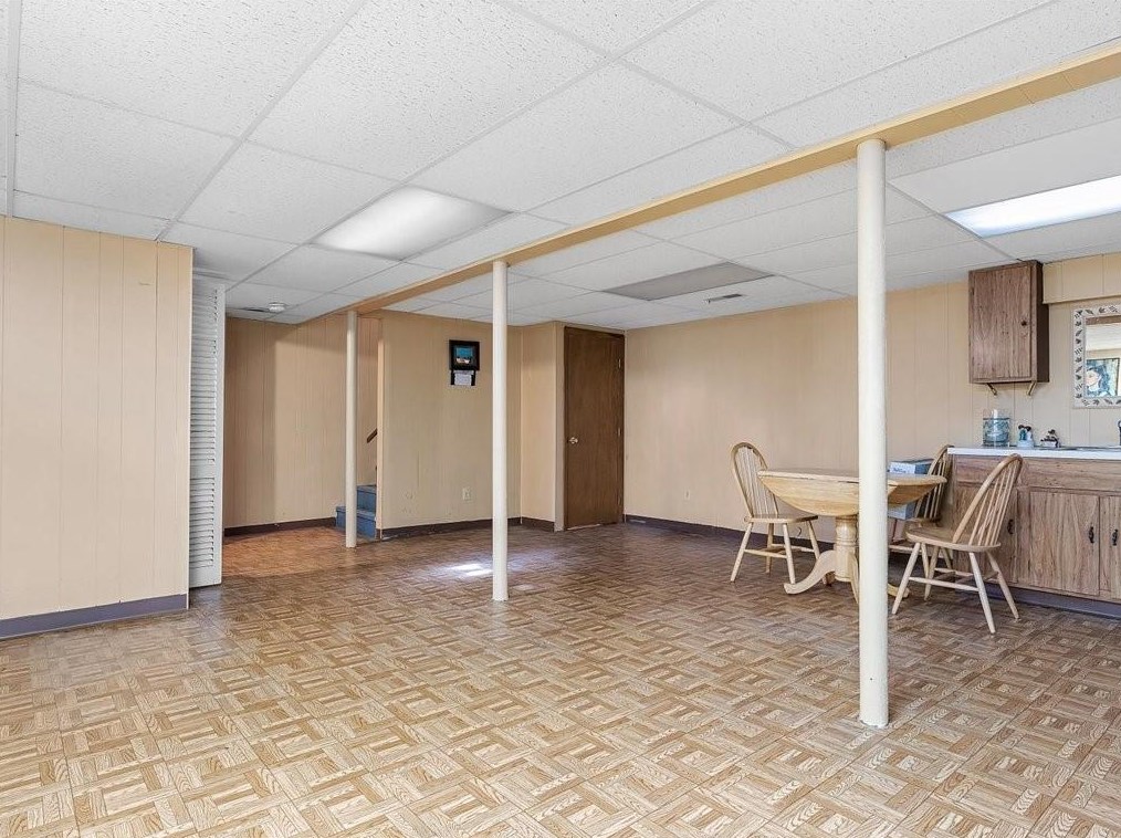 200 Mayfield Ave, Cranston RI  02920-2948 exterior