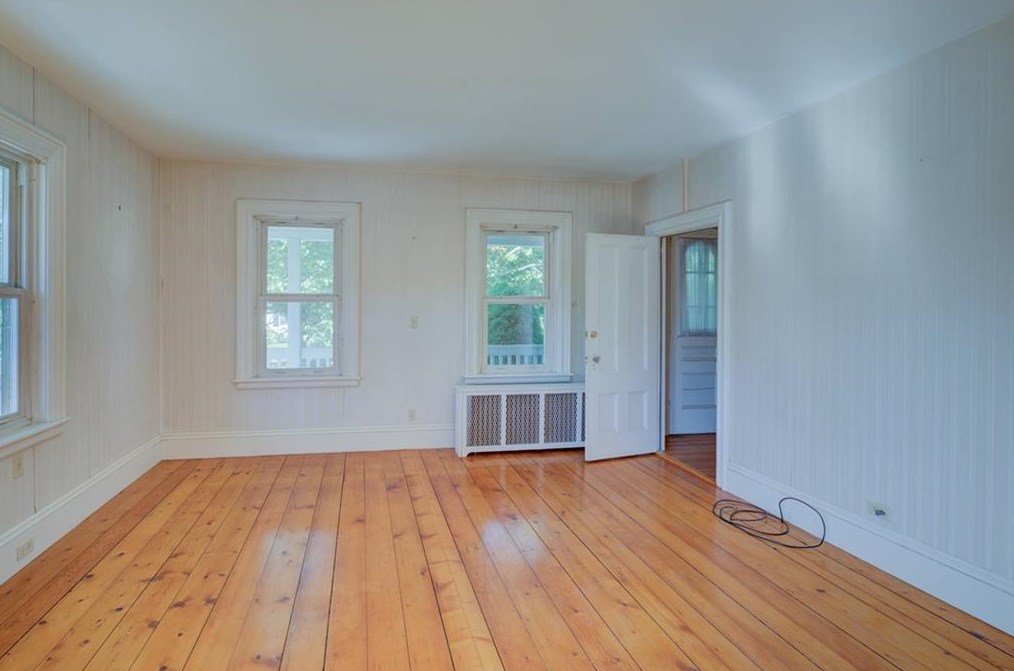 124 Wood St, Bristol RI 02809-3231 exterior