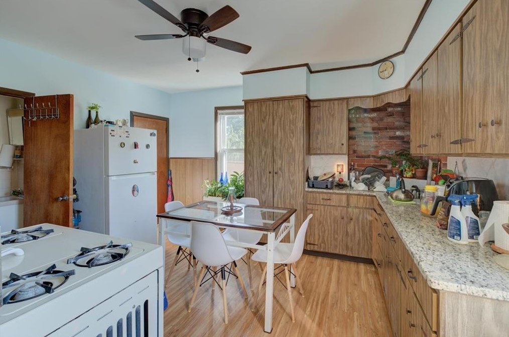 124 Wood St, Bristol RI 02809-3231 exterior