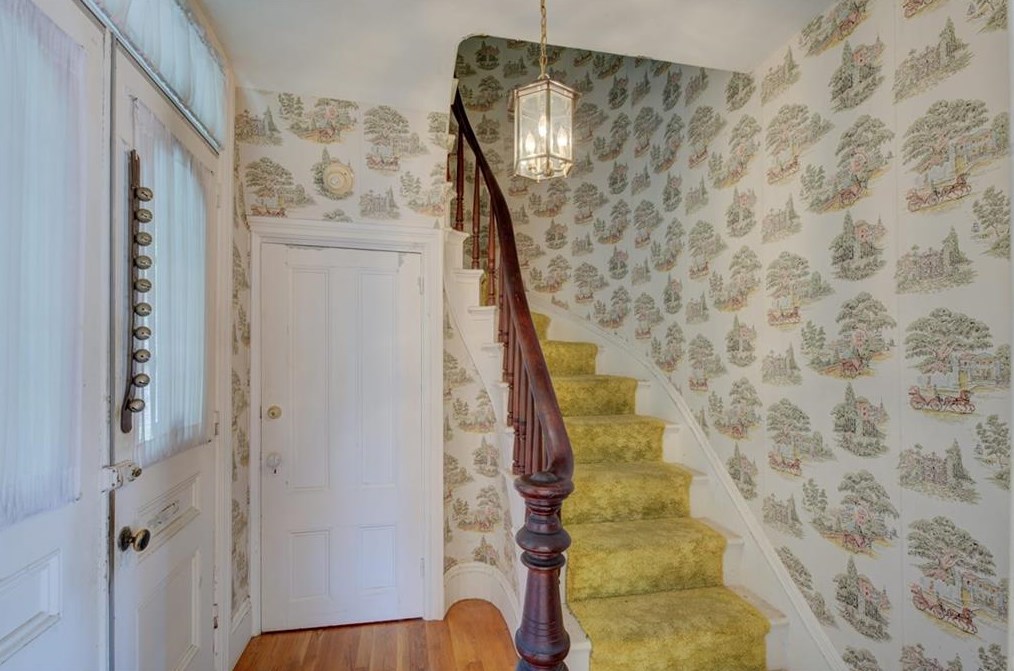 124 Wood St, Bristol RI 02809-3231 exterior