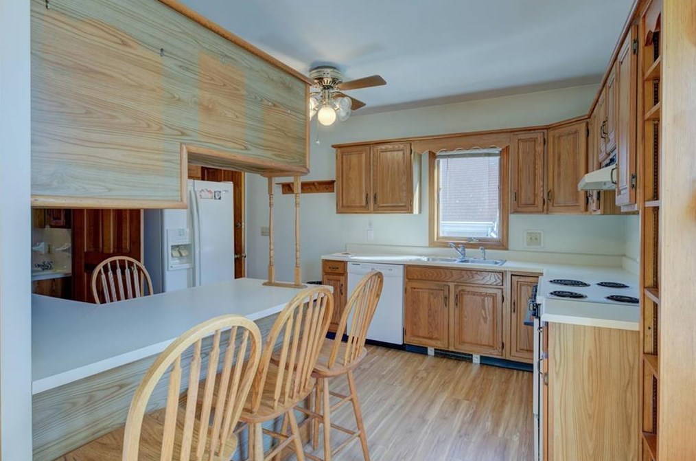 124 Wood St, Bristol RI 02809-3231 exterior