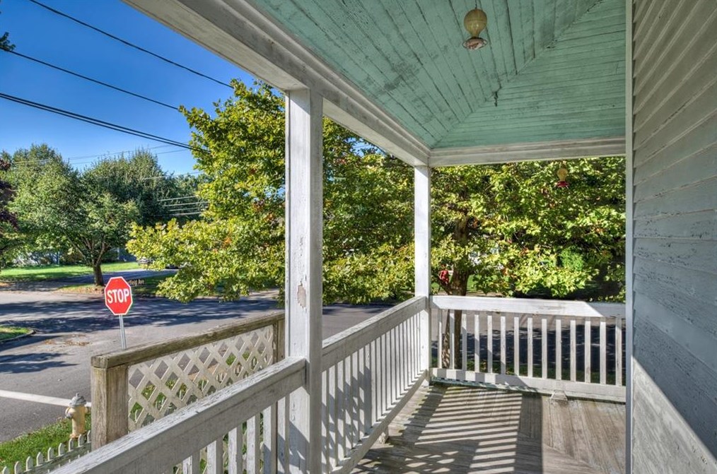 124 Wood St, Bristol RI 02809-3231 exterior