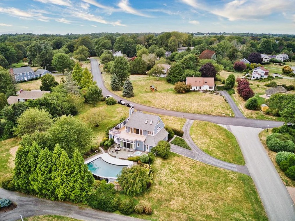 179 Taylor Rd, Portsmouth RI  02871-5416 exterior