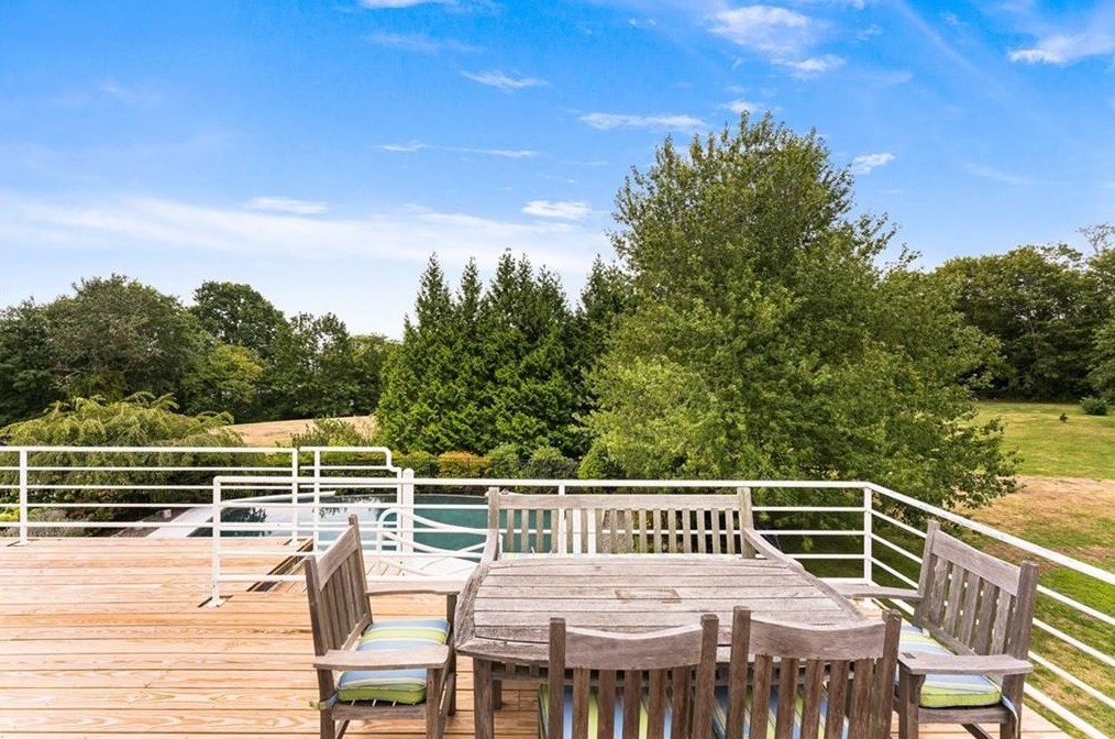 179 Taylor Rd, Portsmouth RI  02871-5416 exterior