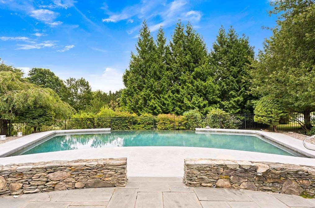 179 Taylor Rd, Portsmouth RI  02871-5416 exterior