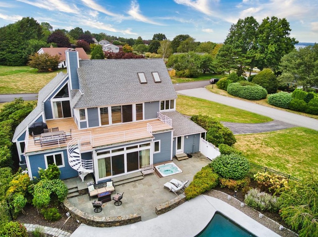 179 Taylor Rd, Portsmouth RI  02871-5416 exterior