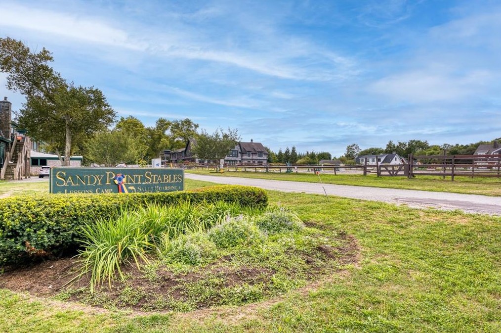 179 Taylor Rd, Portsmouth RI  02871-5416 exterior