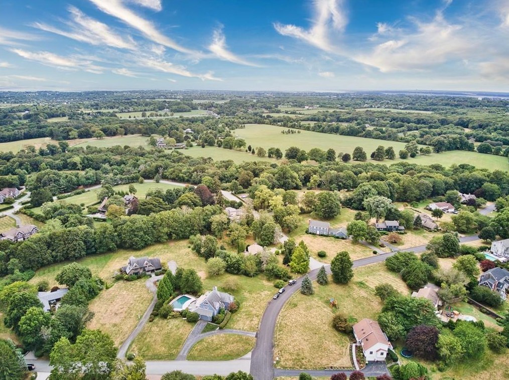 179 Taylor Rd, Portsmouth RI  02871-5416 exterior