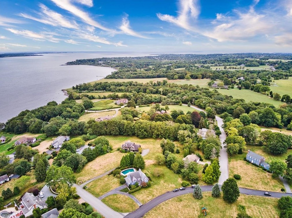 179 Taylor Rd, Portsmouth RI  02871-5416 exterior