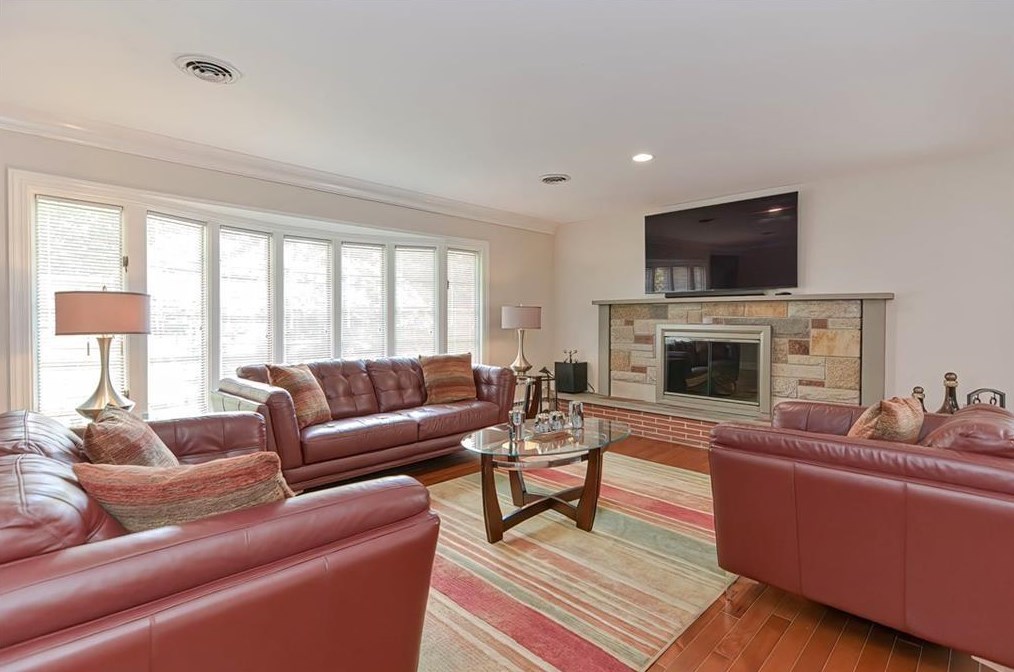 144 Glen Ridge Rd, Cranston RI  02920-6154 exterior